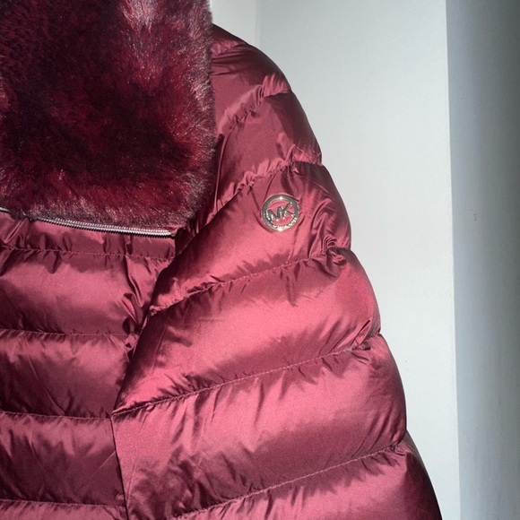 🎄🎄Michael Kors Maroon Puffer coat with detachable faux fur collar. 🎄🎄 - Picture 3 of 7